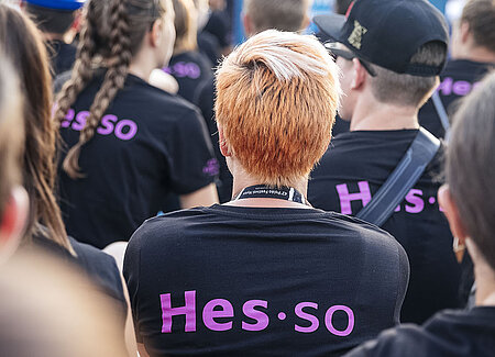 Etudiant-e-s avec logo HES-SO sur le t shirt au Paléo Festival
