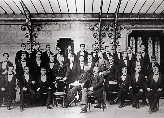 Photo historique de l'EHL en noir et blanc