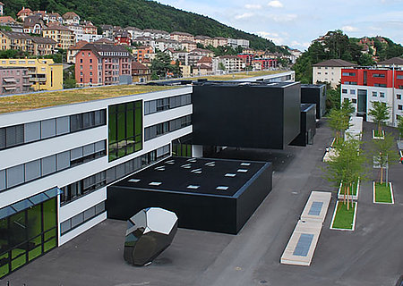 Bâtiment de la HEG Arc, vue sur la coure intérieure