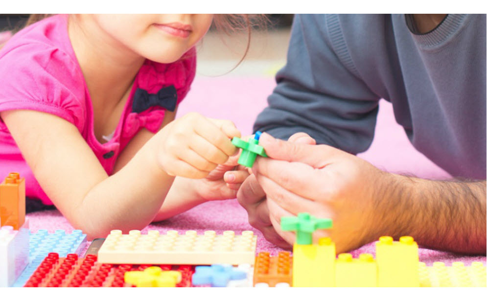 Travail social et durabilité enfant adulte jeu