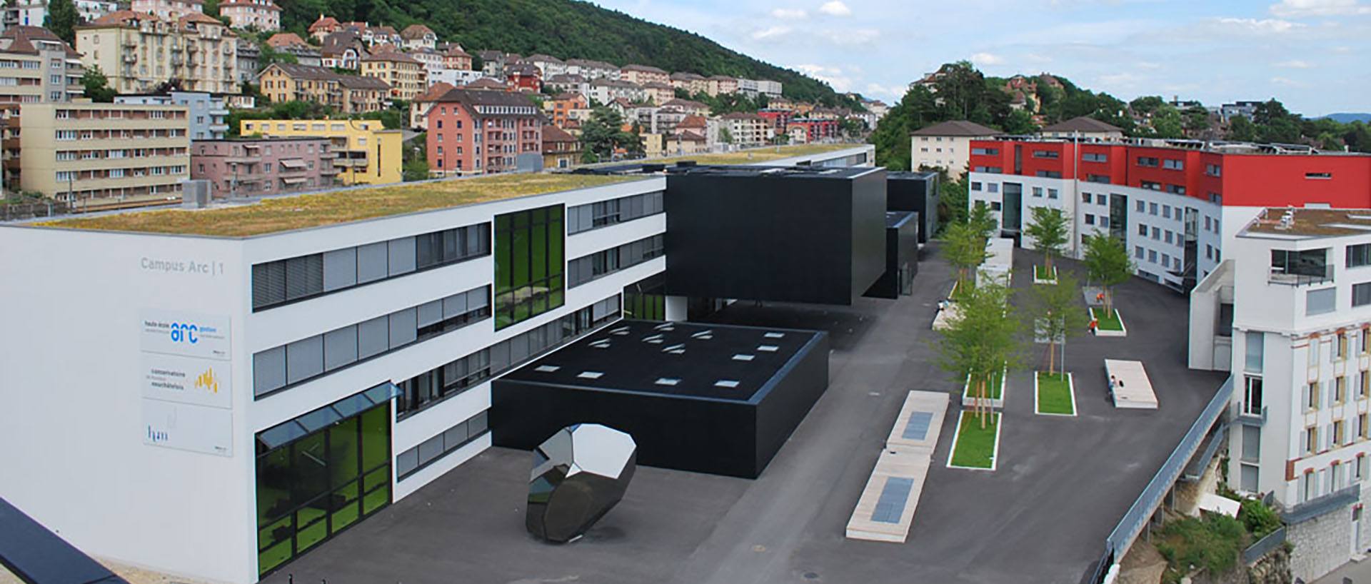 Bâtiment de la HEG Arc, vue sur la coure intérieure